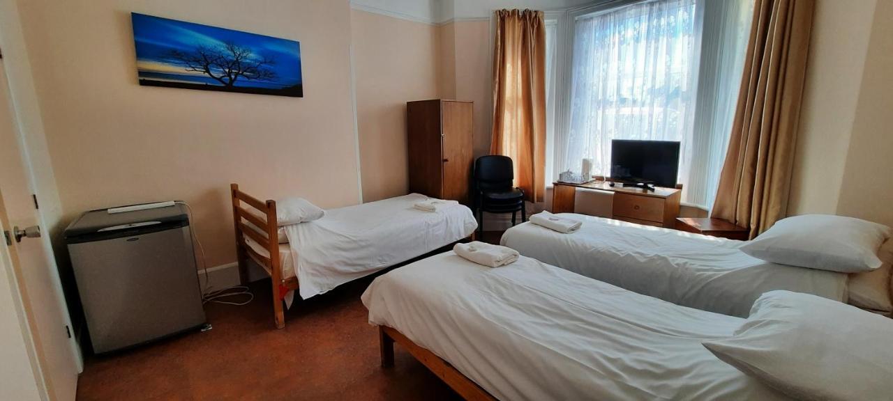 Dolphins Hotel บอร์นมัธ ภายนอก รูปภาพ