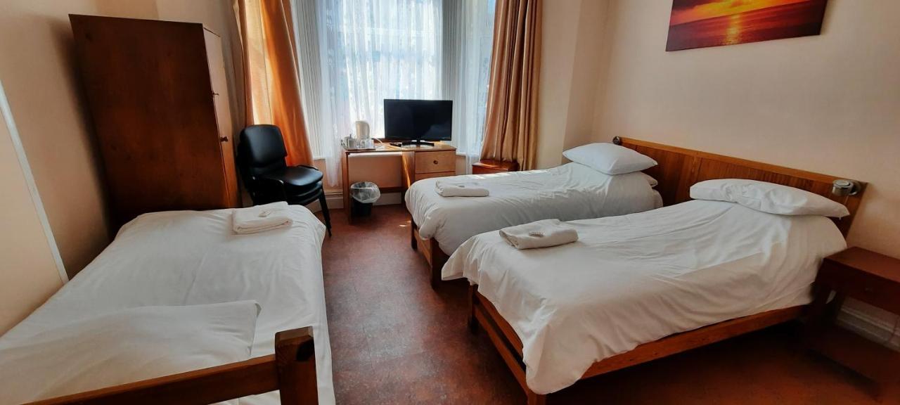Dolphins Hotel บอร์นมัธ ภายนอก รูปภาพ
