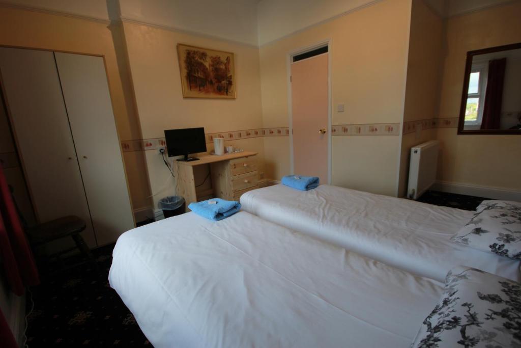 Dolphins Hotel บอร์นมัธ ภายนอก รูปภาพ